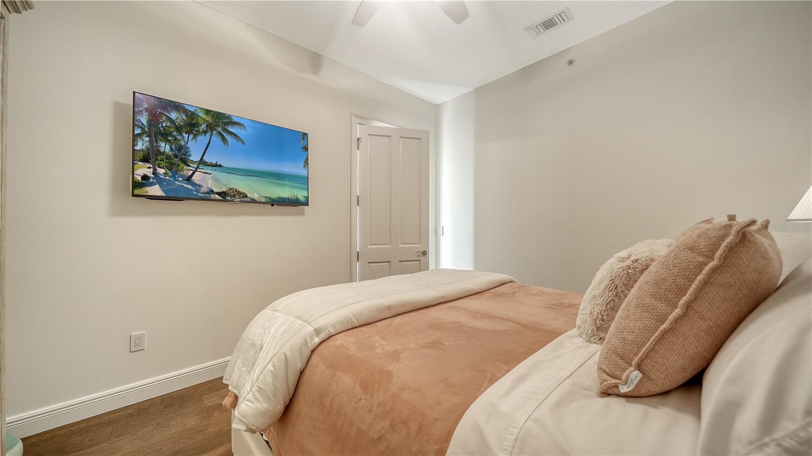 Image 21 of 52 For 1300 Benjamin Franklin Drive 303