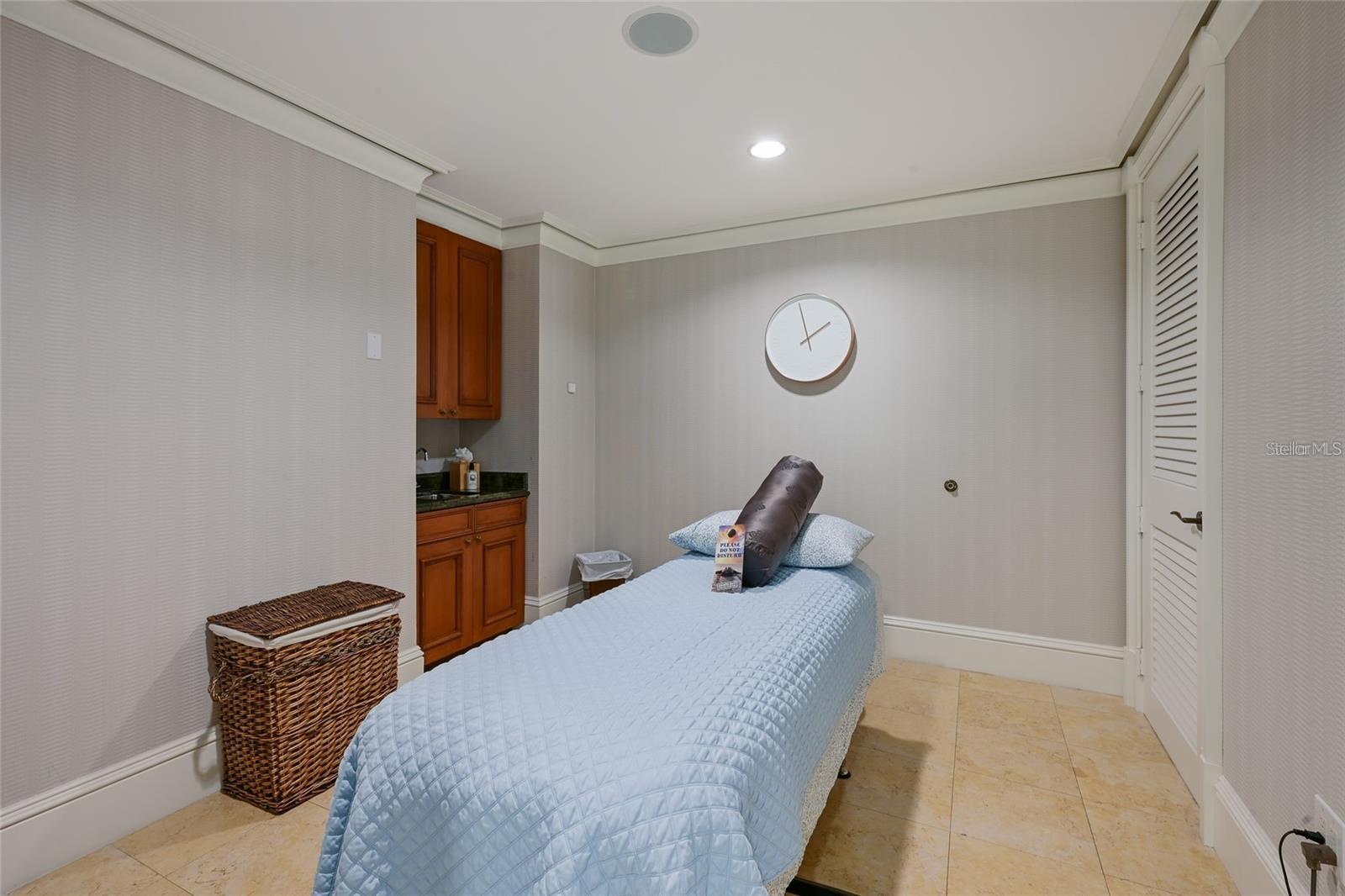 Image 34 of 52 For 1300 Benjamin Franklin Drive 303