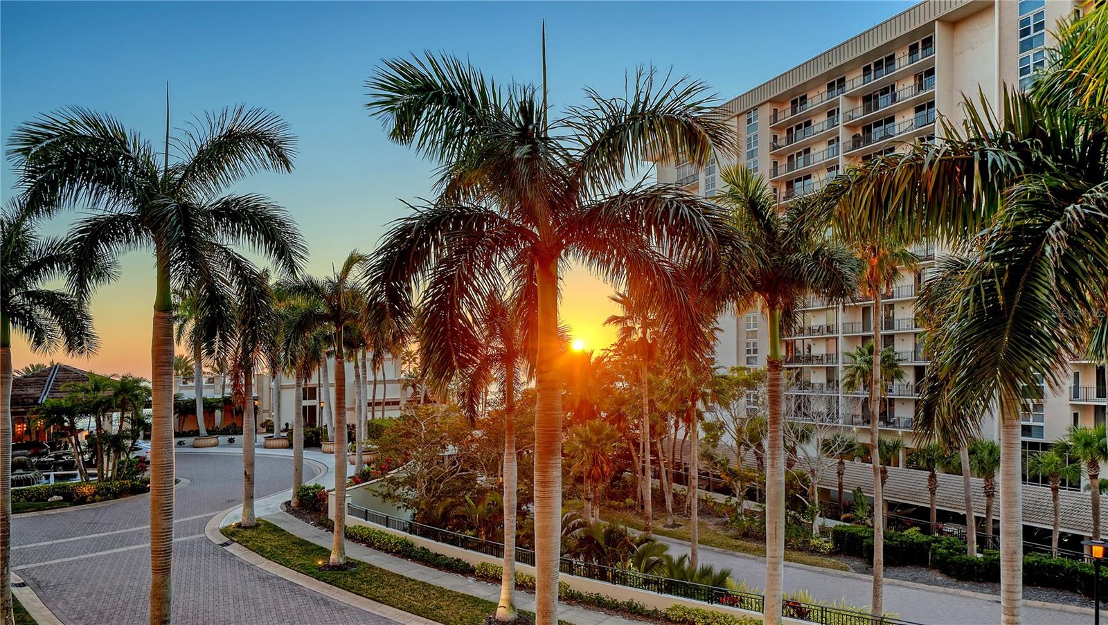 Image 4 of 52 For 1300 Benjamin Franklin Drive 303