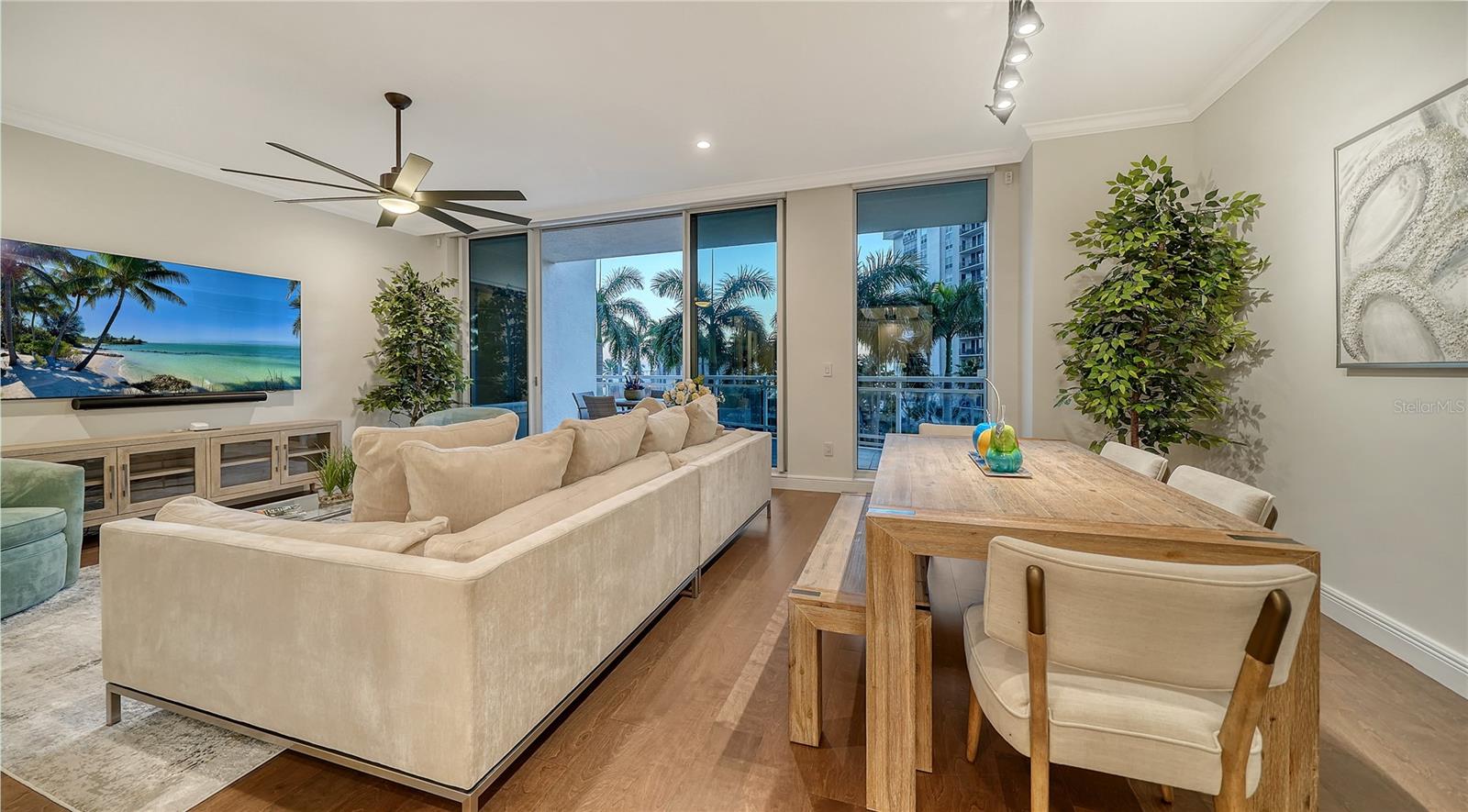 Image 9 of 52 For 1300 Benjamin Franklin Drive 303