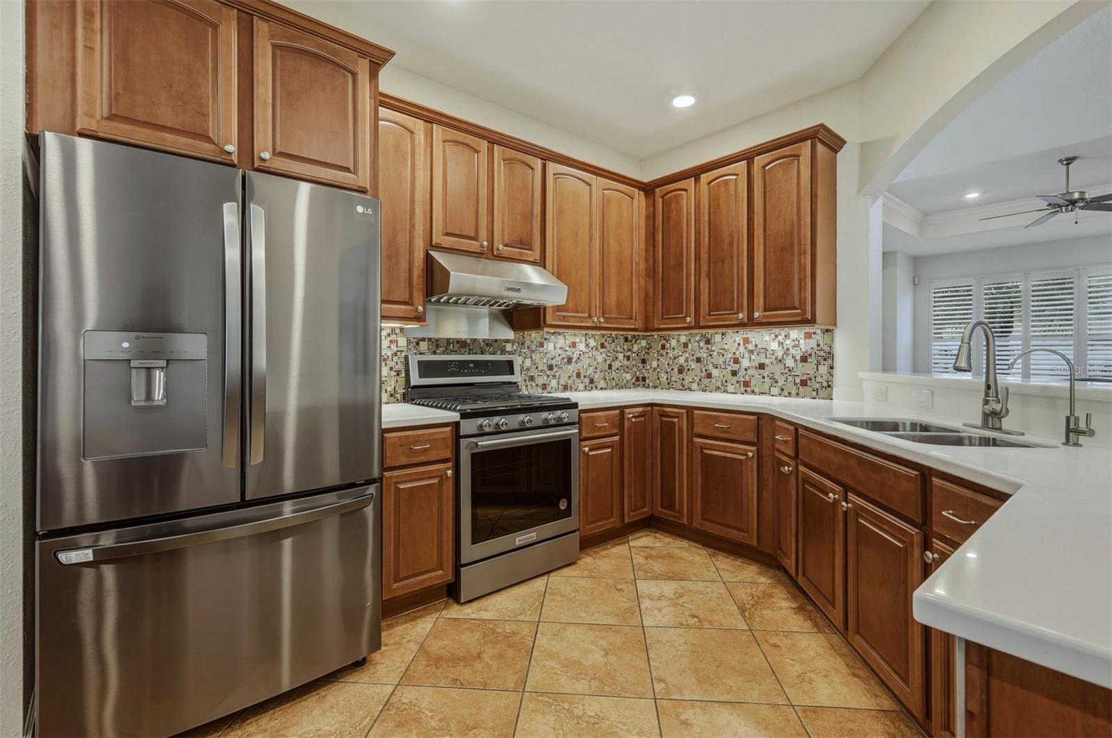 Image 12 of 58 For 1140 Beachcomber Court 11