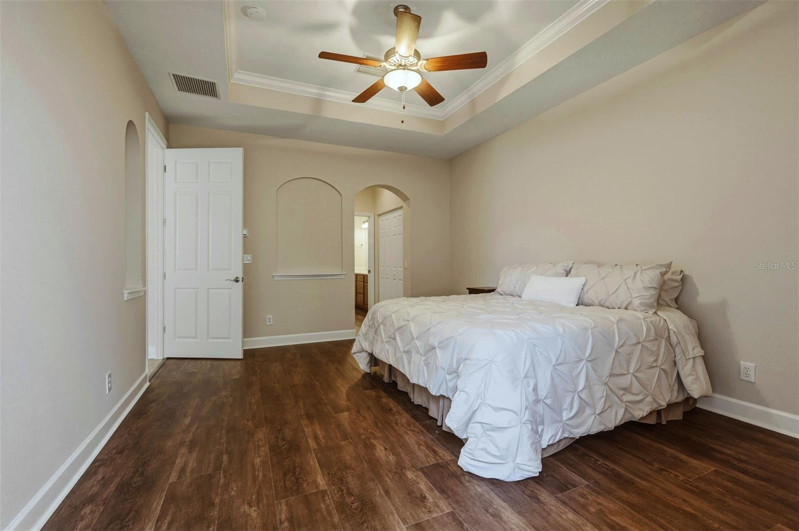 Image 17 of 58 For 1140 Beachcomber Court 11