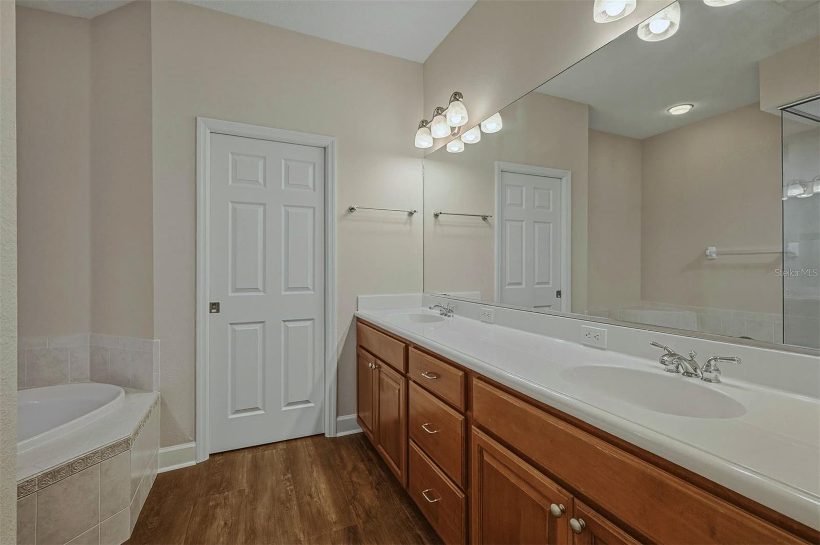 Image 18 of 58 For 1140 Beachcomber Court 11