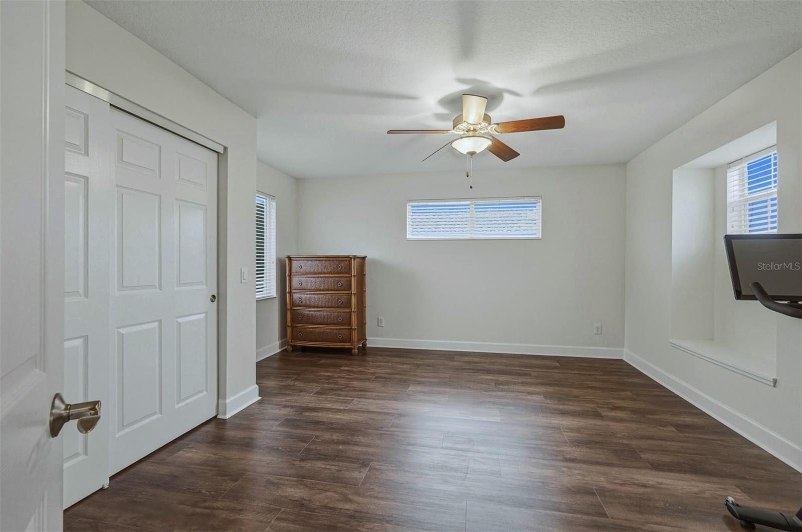 Image 21 of 58 For 1140 Beachcomber Court 11