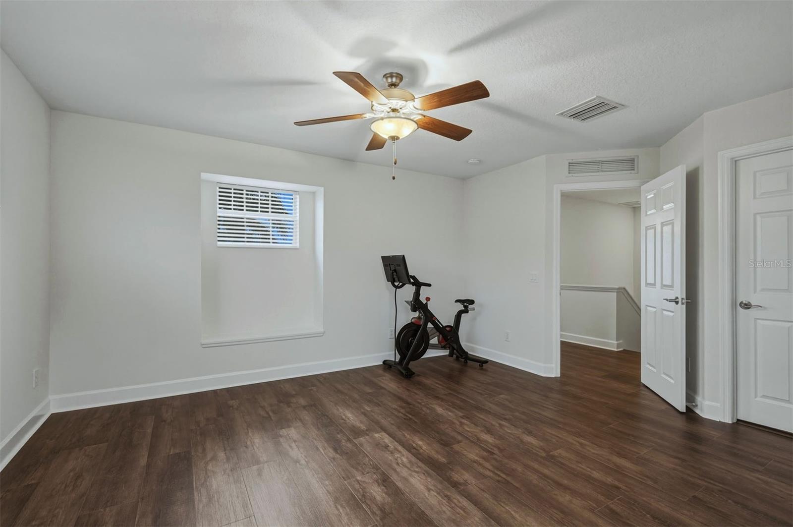 Image 22 of 58 For 1140 Beachcomber Court 11