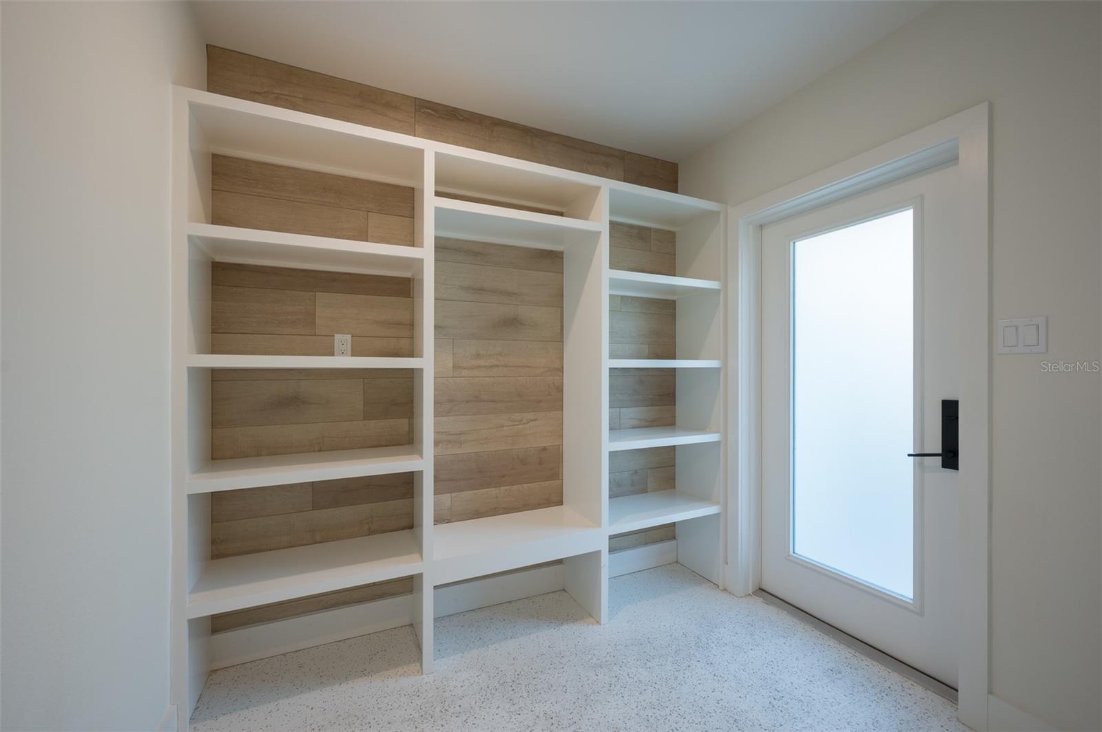 Image 37 of 84 For 4938 Commonwealth Drive