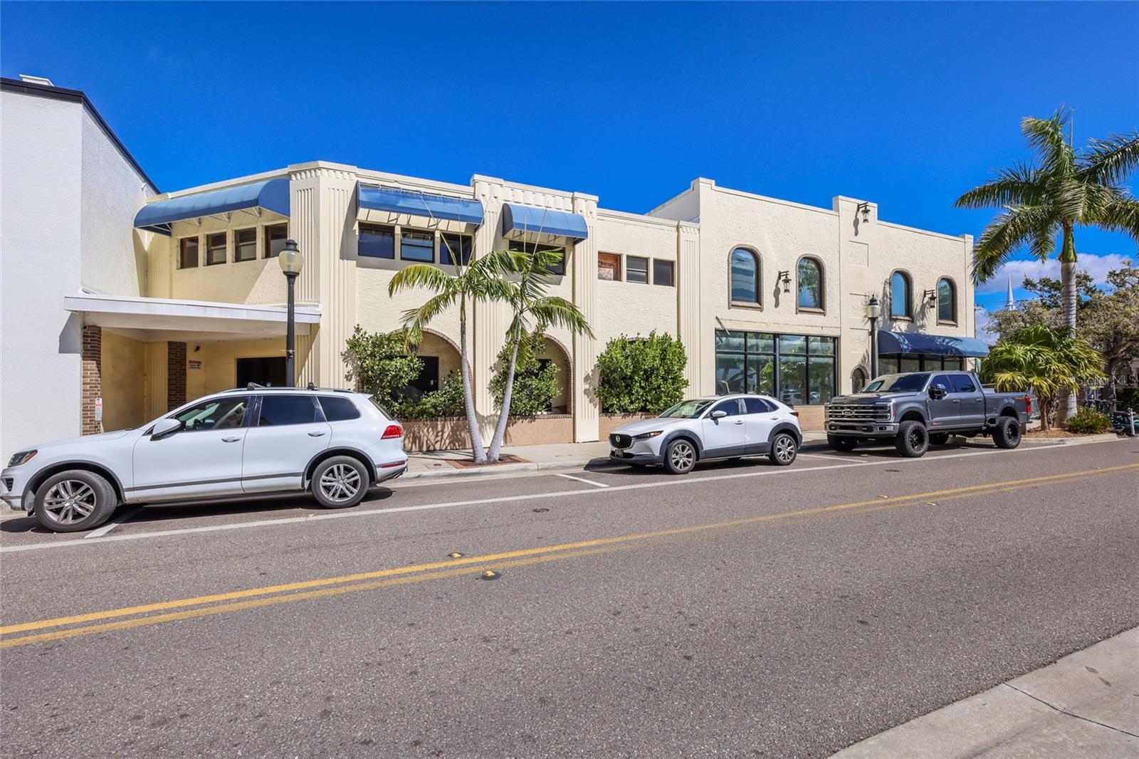 Listing photo id 1 for 1565 State Street