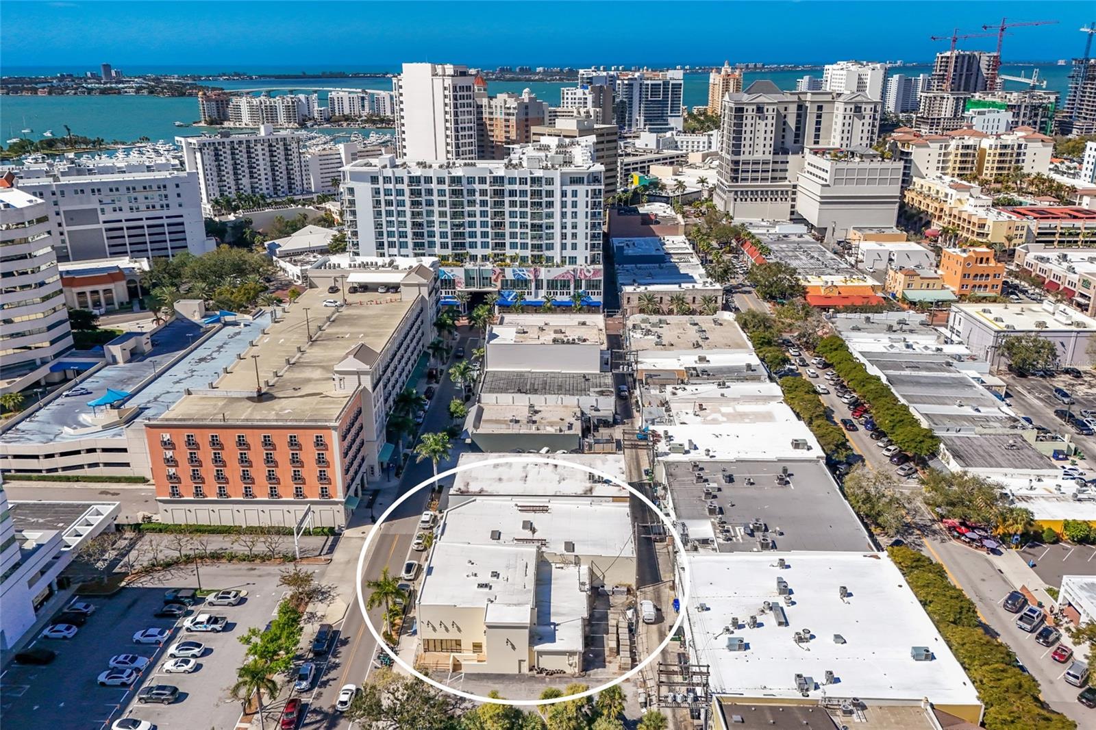 Listing photo id 3 for 1565 State Street