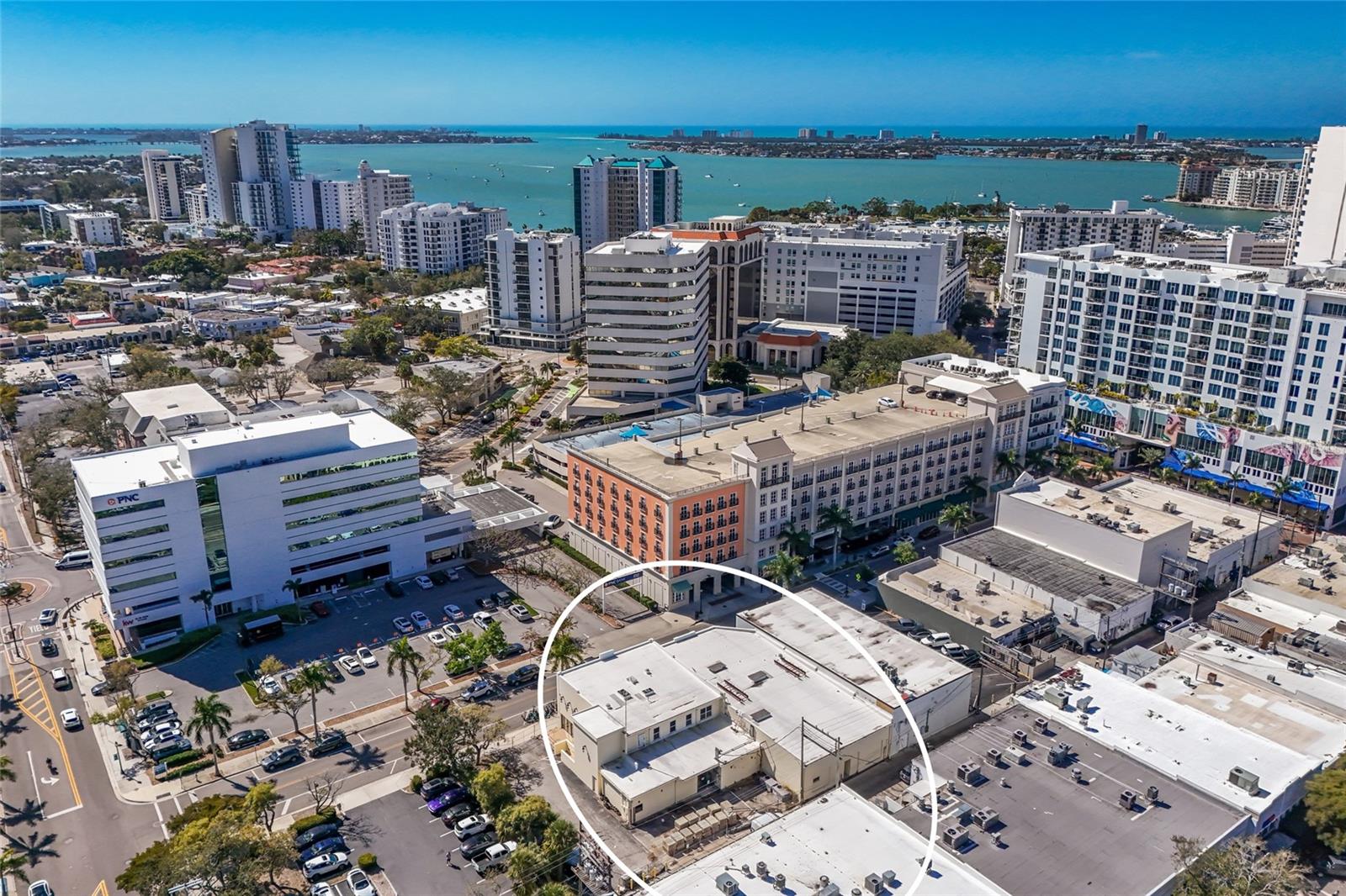 Listing photo id 4 for 1565 State Street