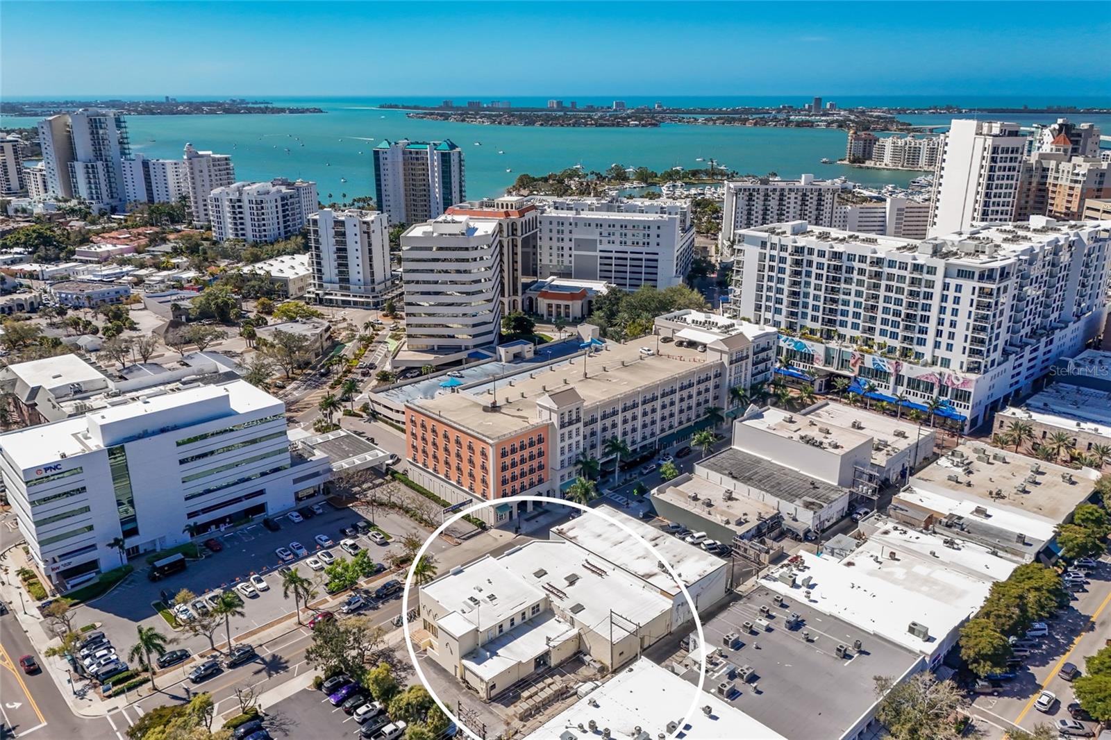 Listing photo id 5 for 1565 State Street