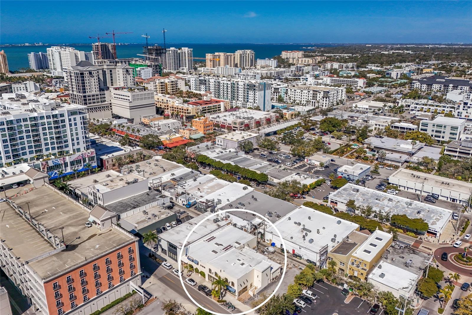 Listing photo id 6 for 1565 State Street