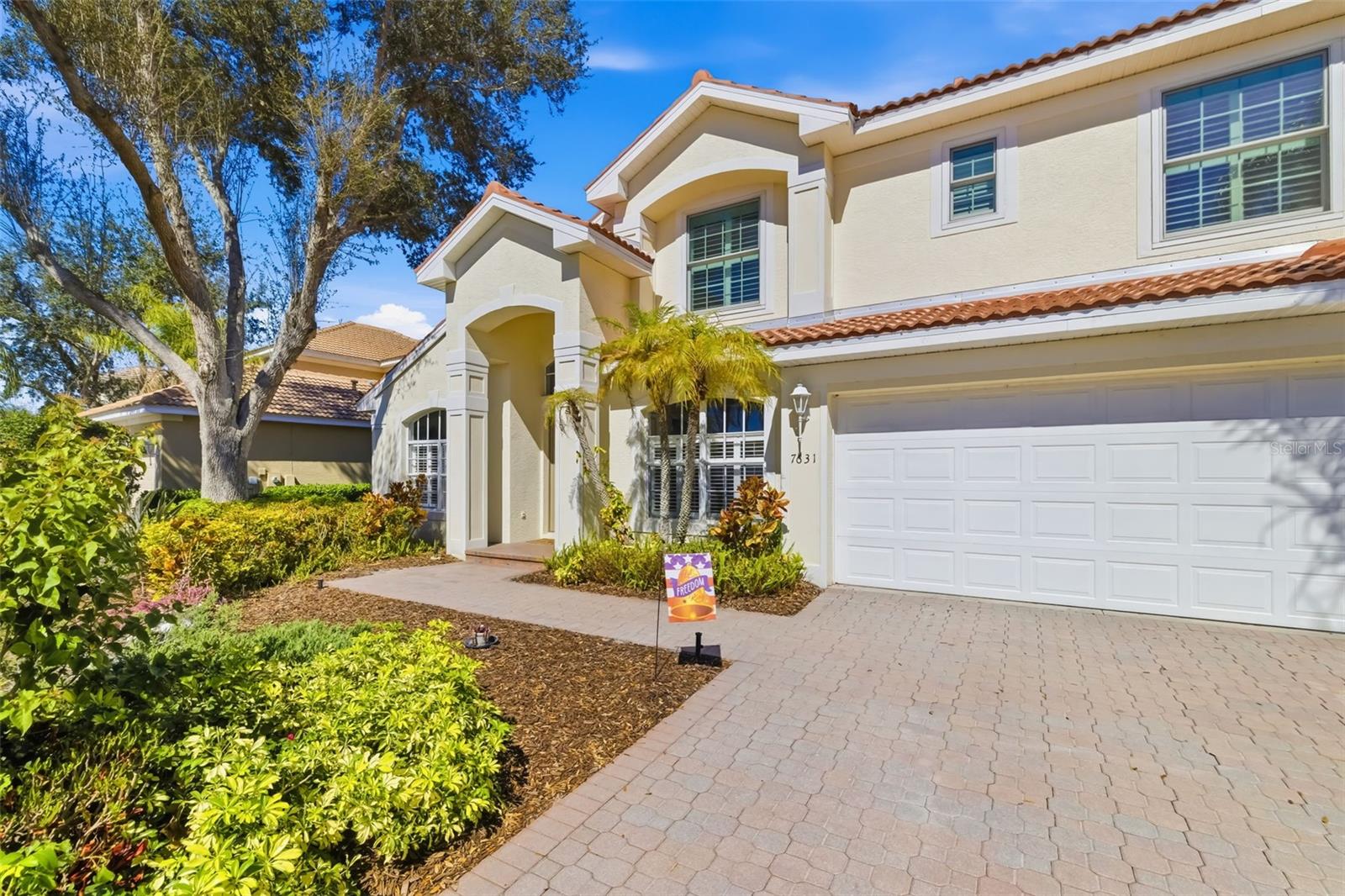 Image 2 of 100 For 7631 Desert Inn Way