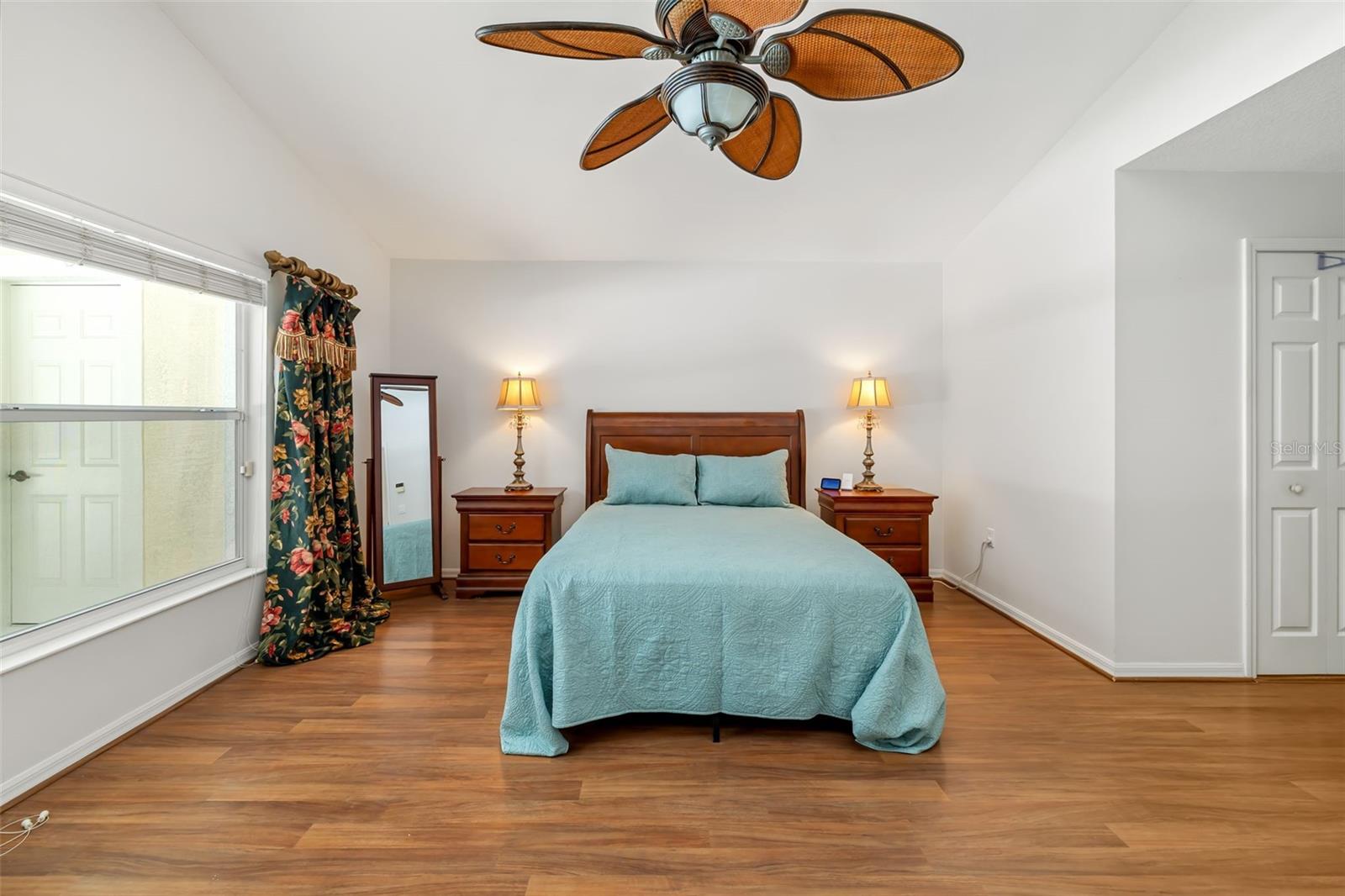 Image 40 of 100 For 7631 Desert Inn Way