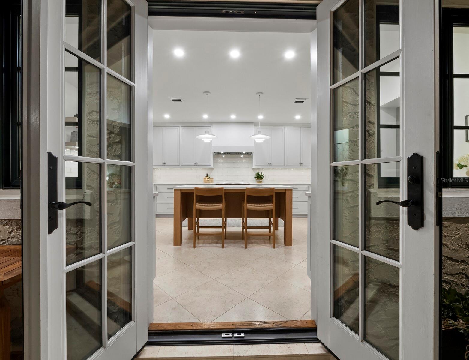 Image 33 of 70 For 1905 Alta Vista Street