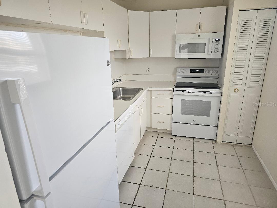 Image 3 of 15 For 3880 Ironwood Lane 505e