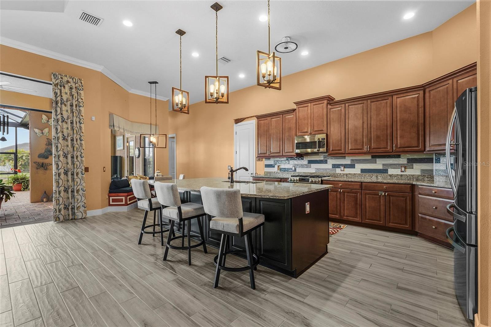 Listing photo id 6 for 12012 Legacy Estates Boulevard