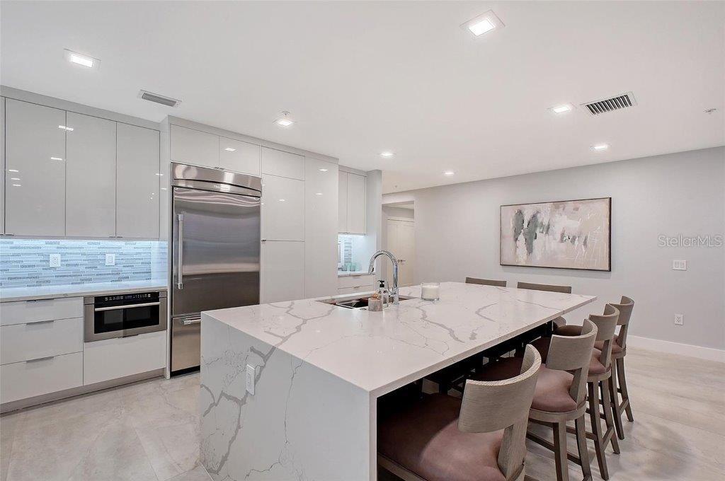 Image 10 of 47 For 650 Golden Gate Point 403