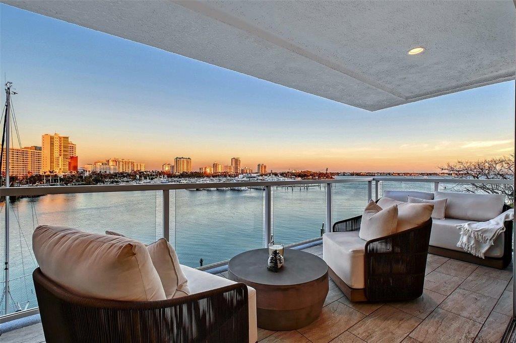 Image 18 of 47 For 650 Golden Gate Point 403