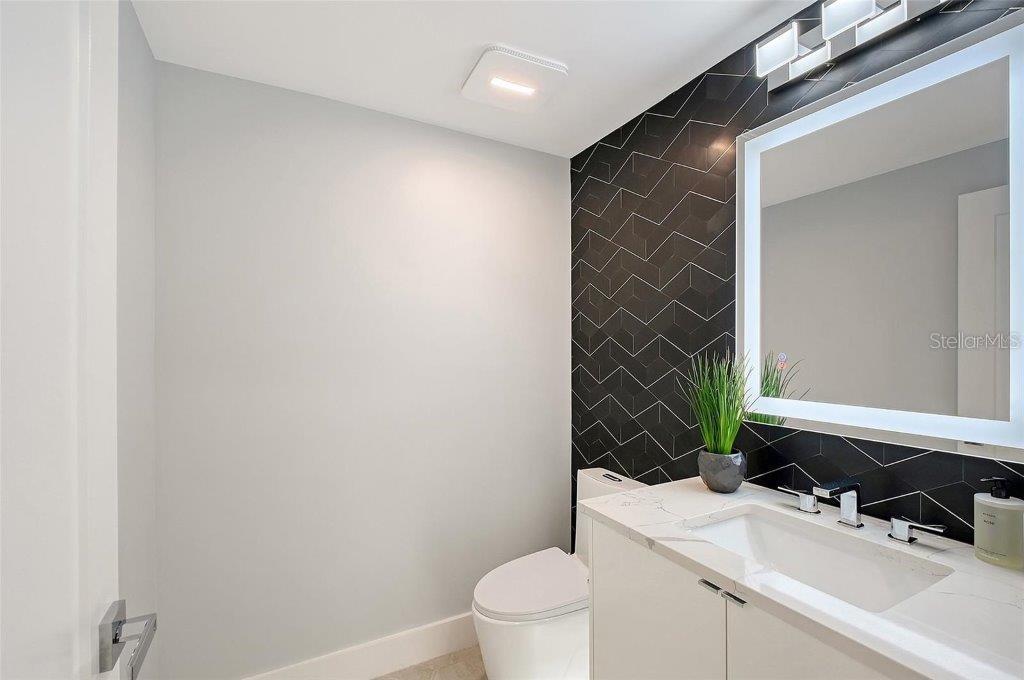 Image 22 of 47 For 650 Golden Gate Point 403