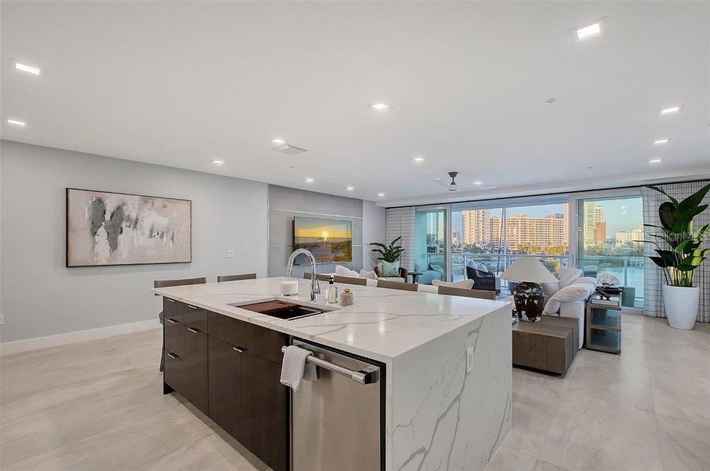 Image 9 of 47 For 650 Golden Gate Point 403