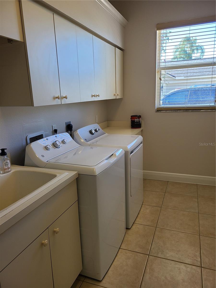 Image 19 of 35 For 9996 Cherry Hills Avenue Circle