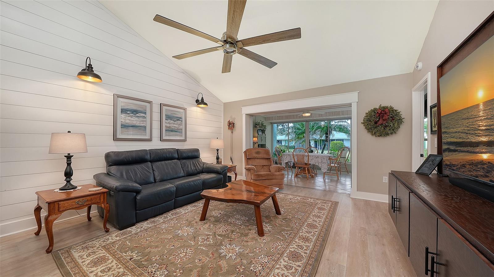 Image 11 of 35 For 4312 Dresden Lane 1