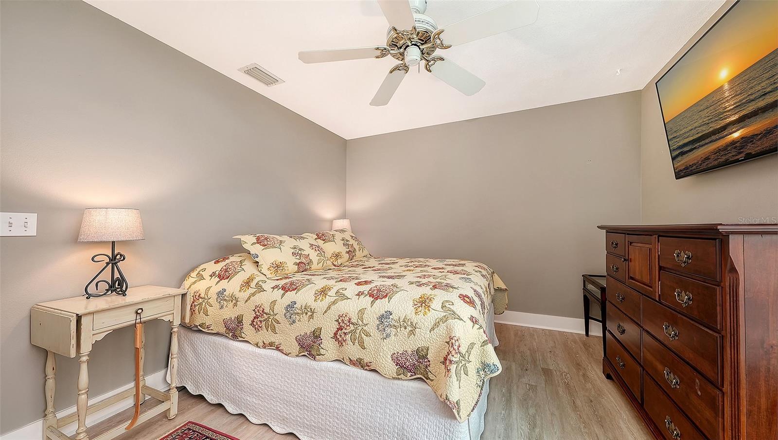 Image 18 of 35 For 4312 Dresden Lane 1