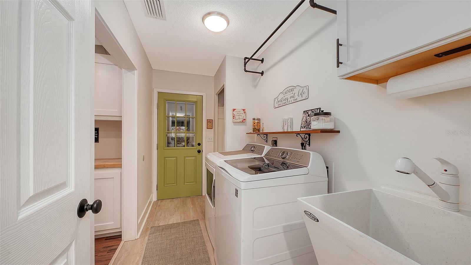 Image 25 of 35 For 4312 Dresden Lane 1