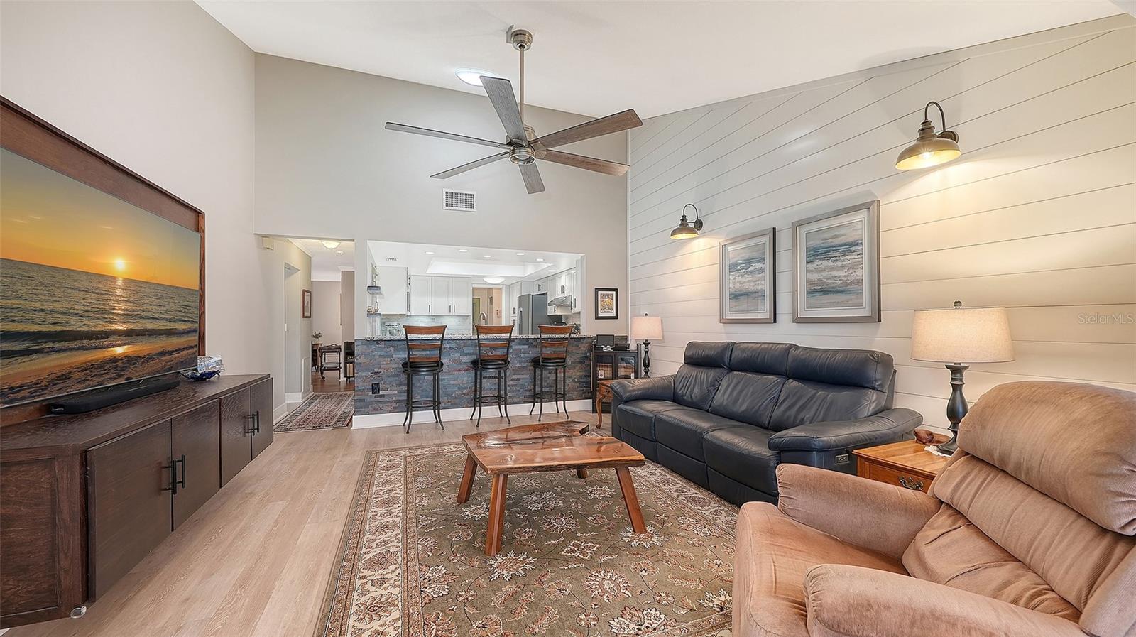 Image 9 of 35 For 4312 Dresden Lane 1