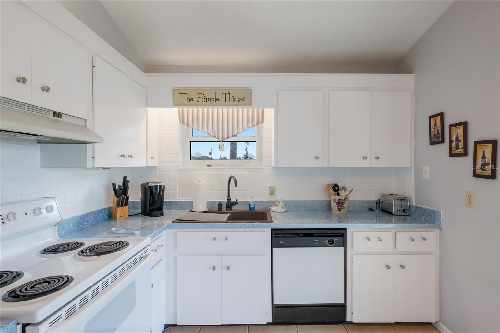 Image 10 of 43 For 6080 Red Maple Road 708