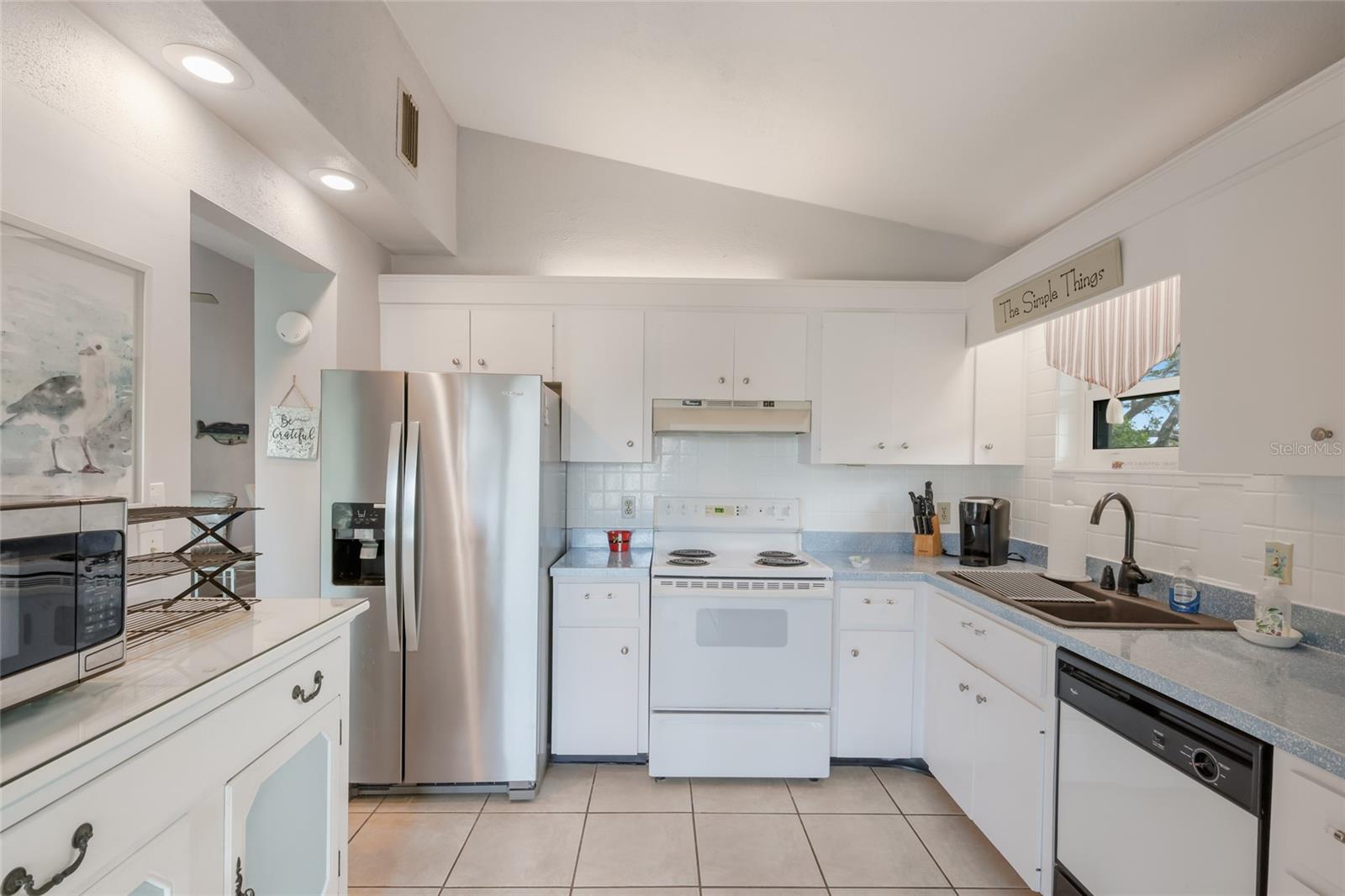 Image 11 of 43 For 6080 Red Maple Road 708