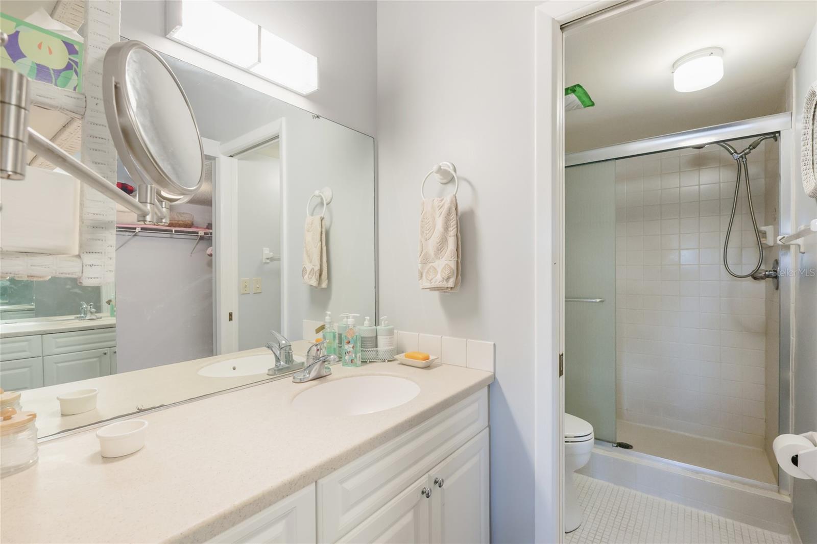 Image 18 of 43 For 6080 Red Maple Road 708