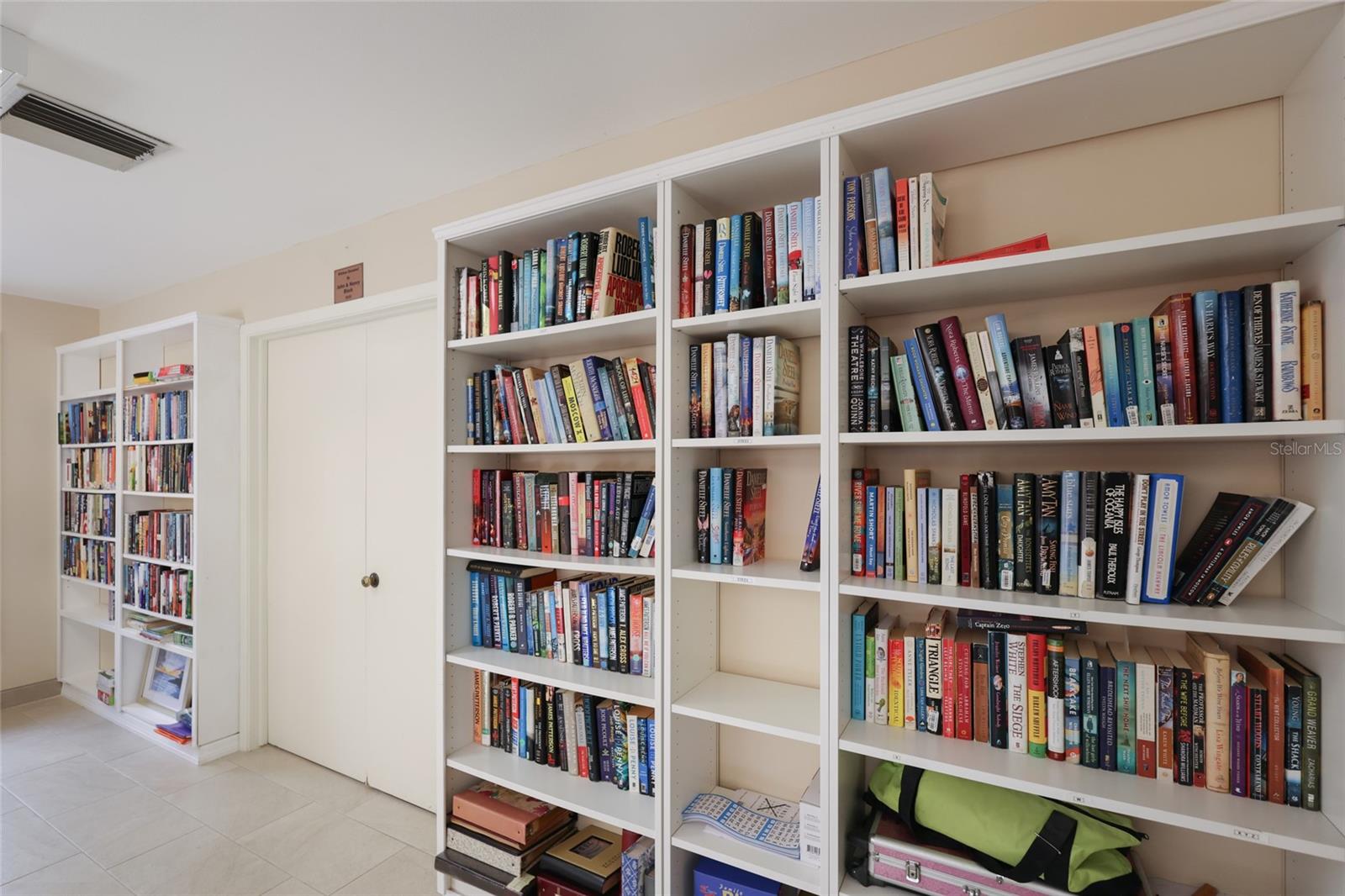 Image 28 of 43 For 6080 Red Maple Road 708