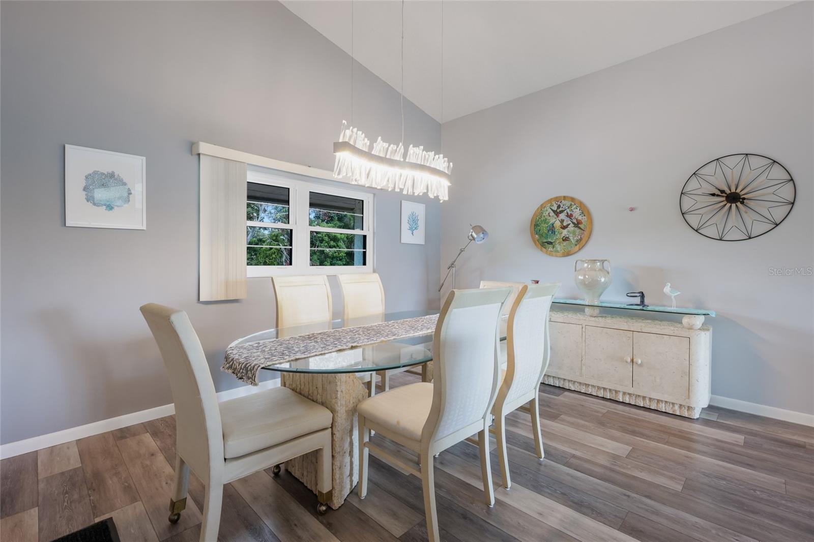 Image 9 of 43 For 6080 Red Maple Road 708