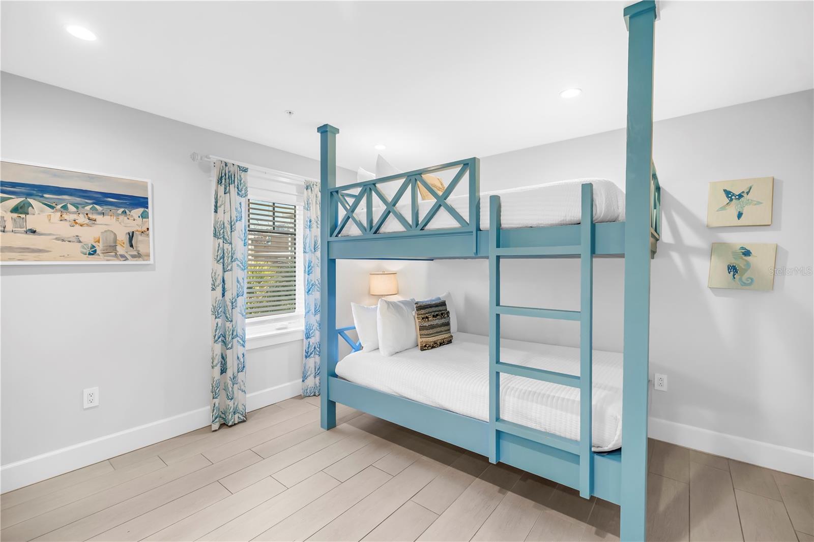 Listing photo id 13 for 316 Beach Road