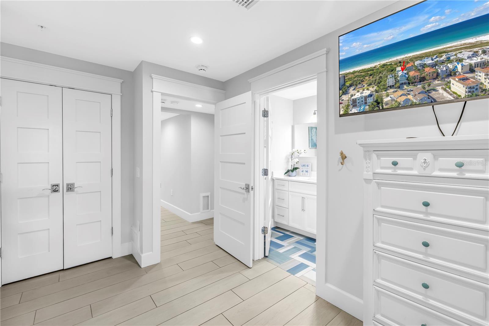 Listing photo id 14 for 316 Beach Road