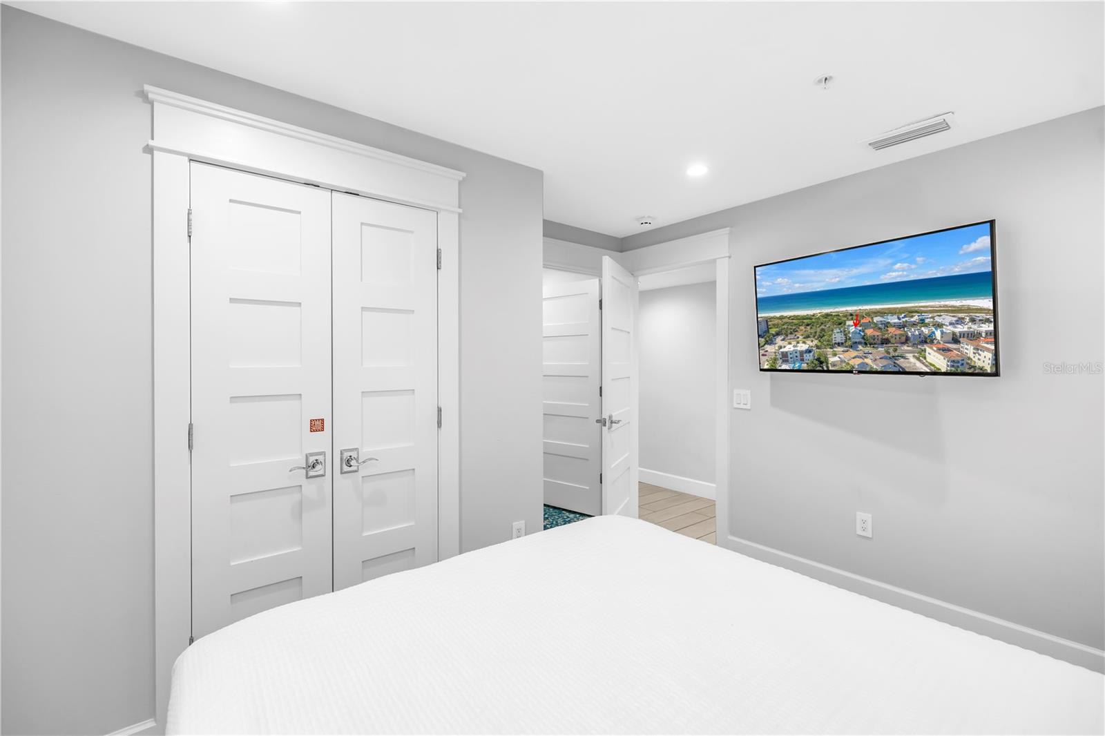 Listing photo id 18 for 316 Beach Road