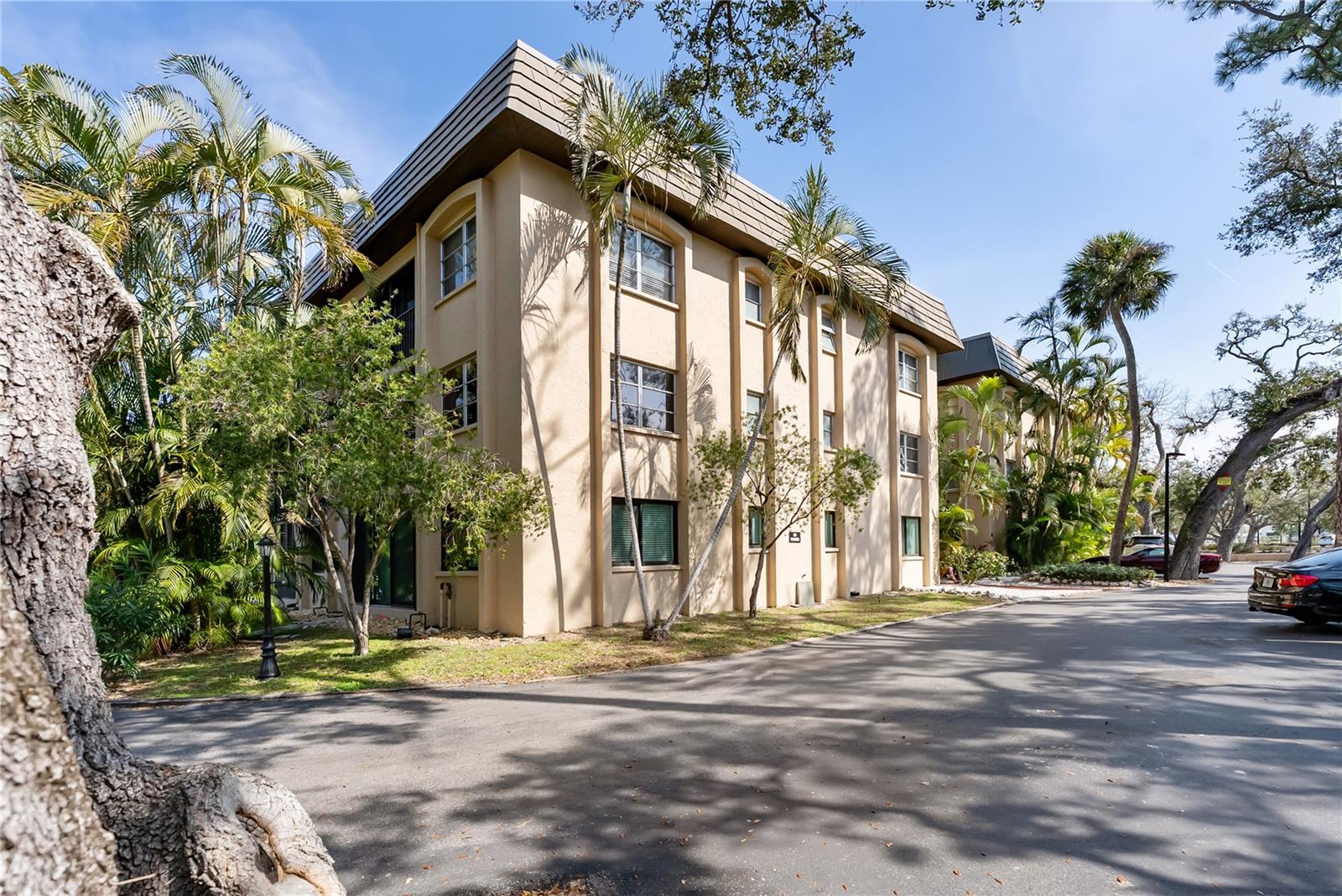 Listing photo id 20 for 3700 Osprey Avenue 118