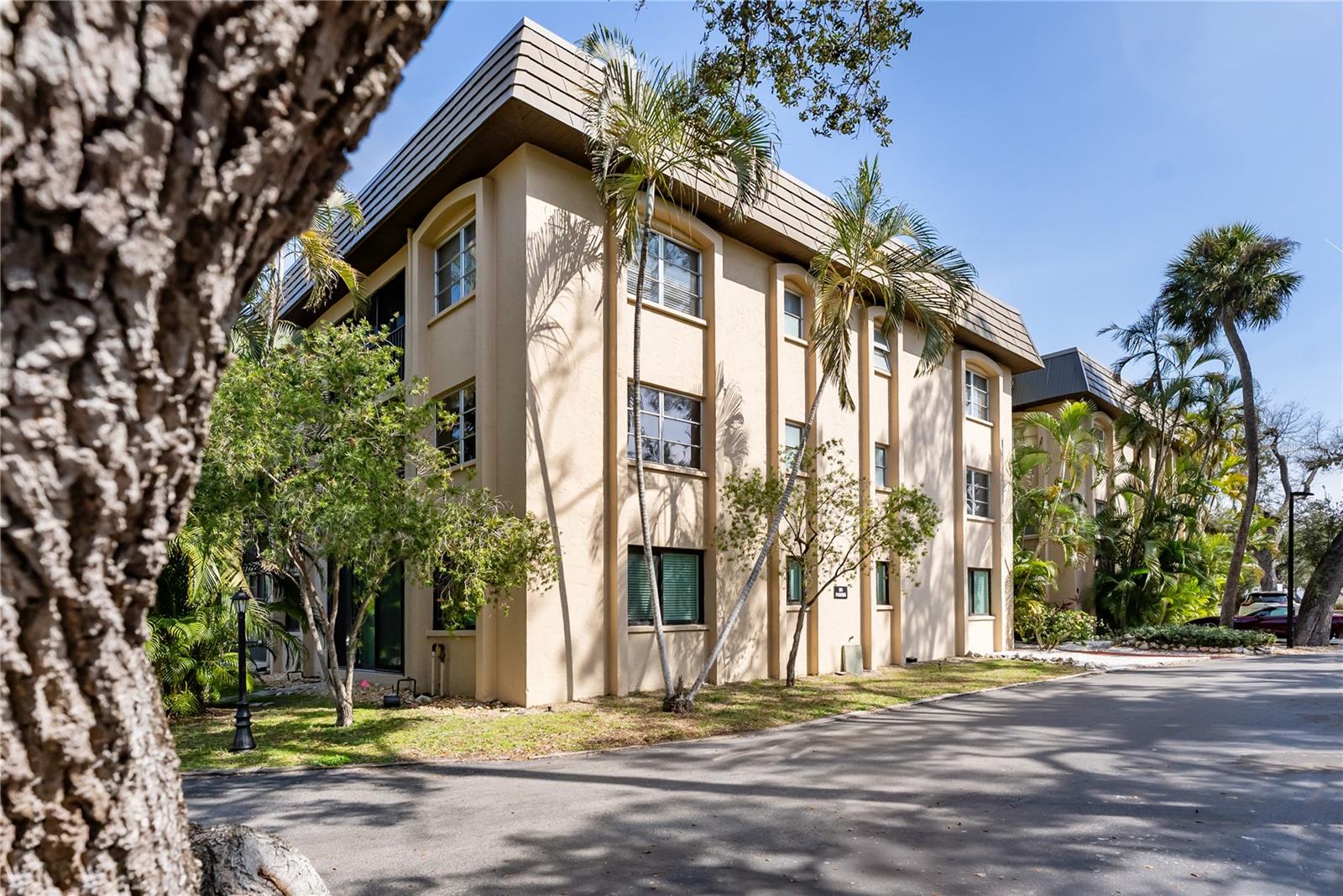 Listing photo id 21 for 3700 Osprey Avenue 118