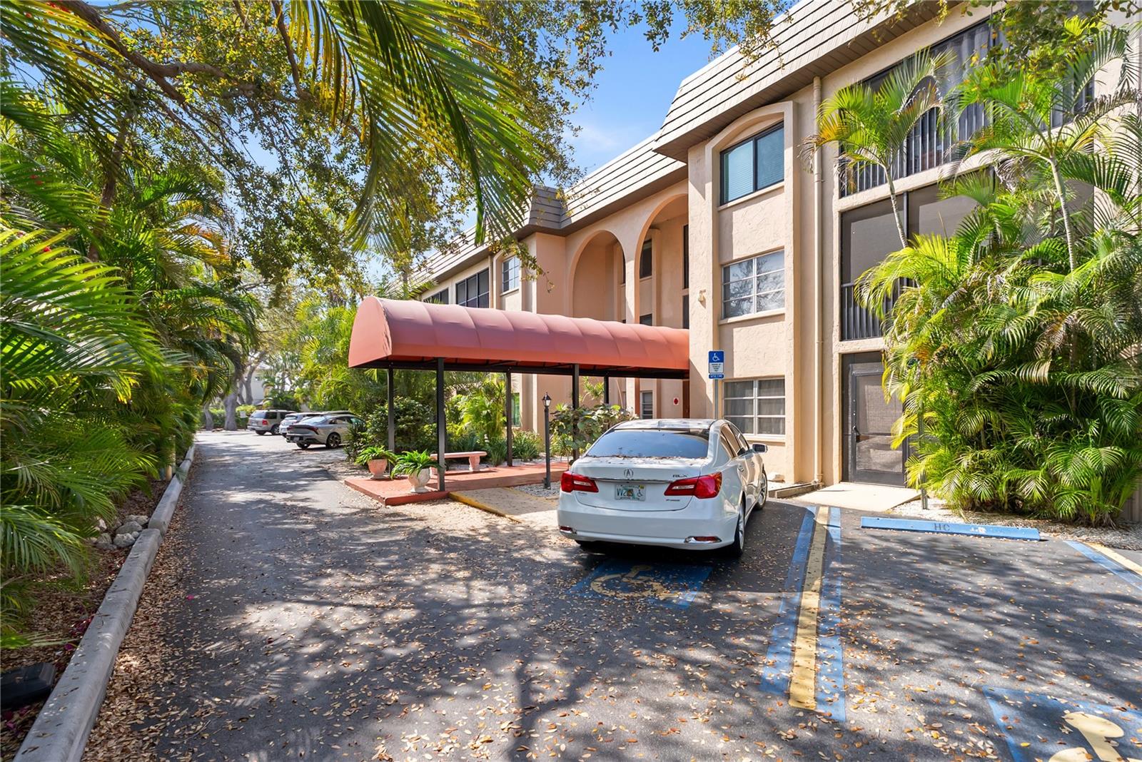 Listing photo id 23 for 3700 Osprey Avenue 118