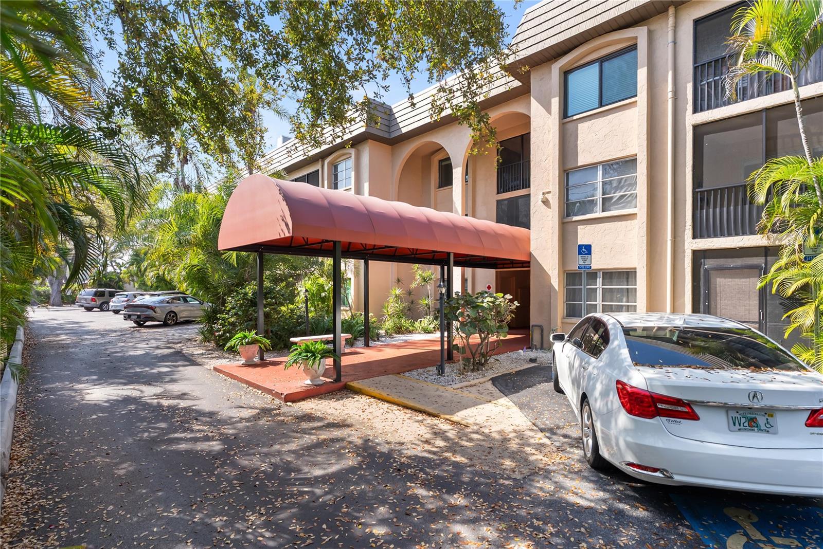 Listing photo id 24 for 3700 Osprey Avenue 118