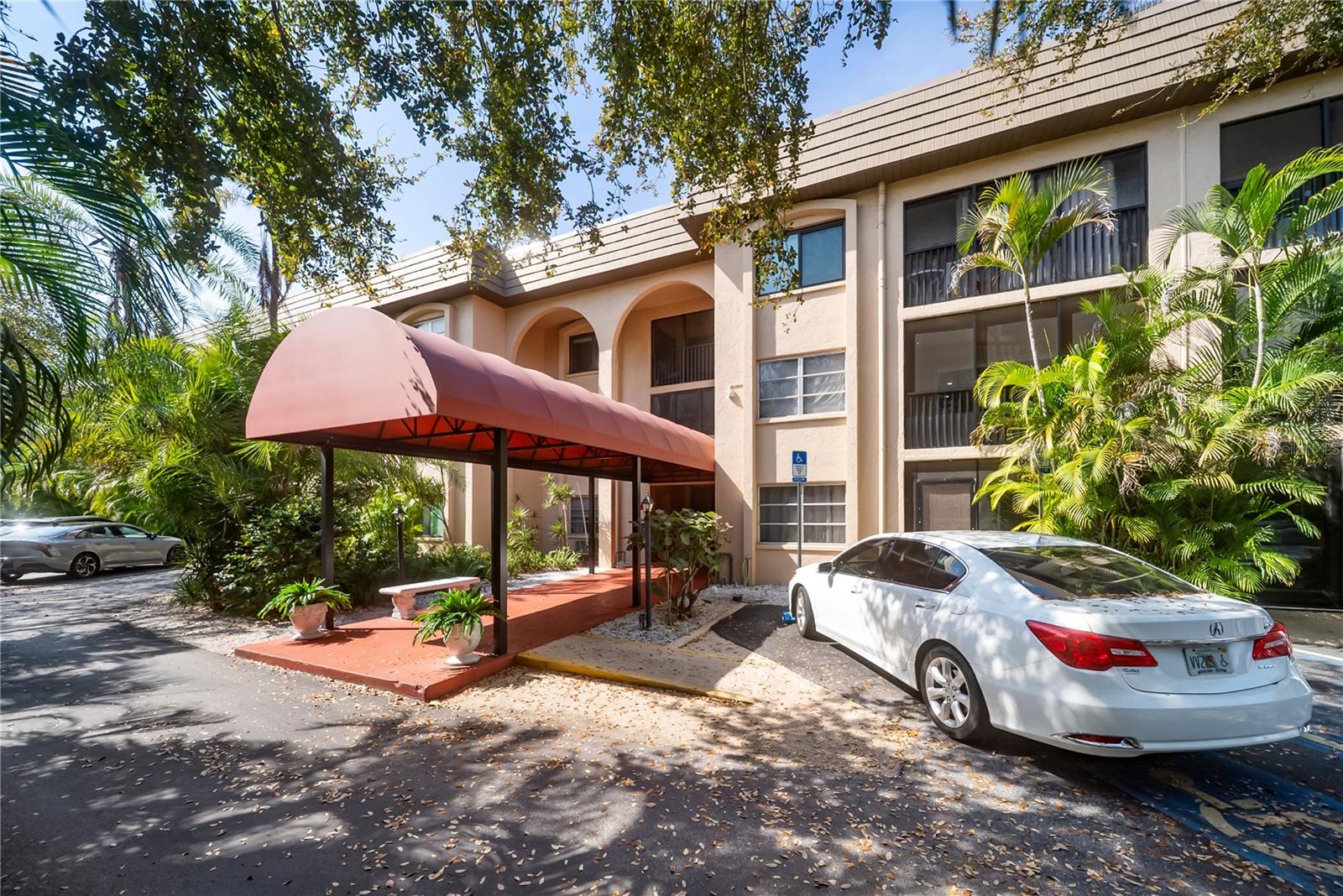 Listing photo id 26 for 3700 Osprey Avenue 118