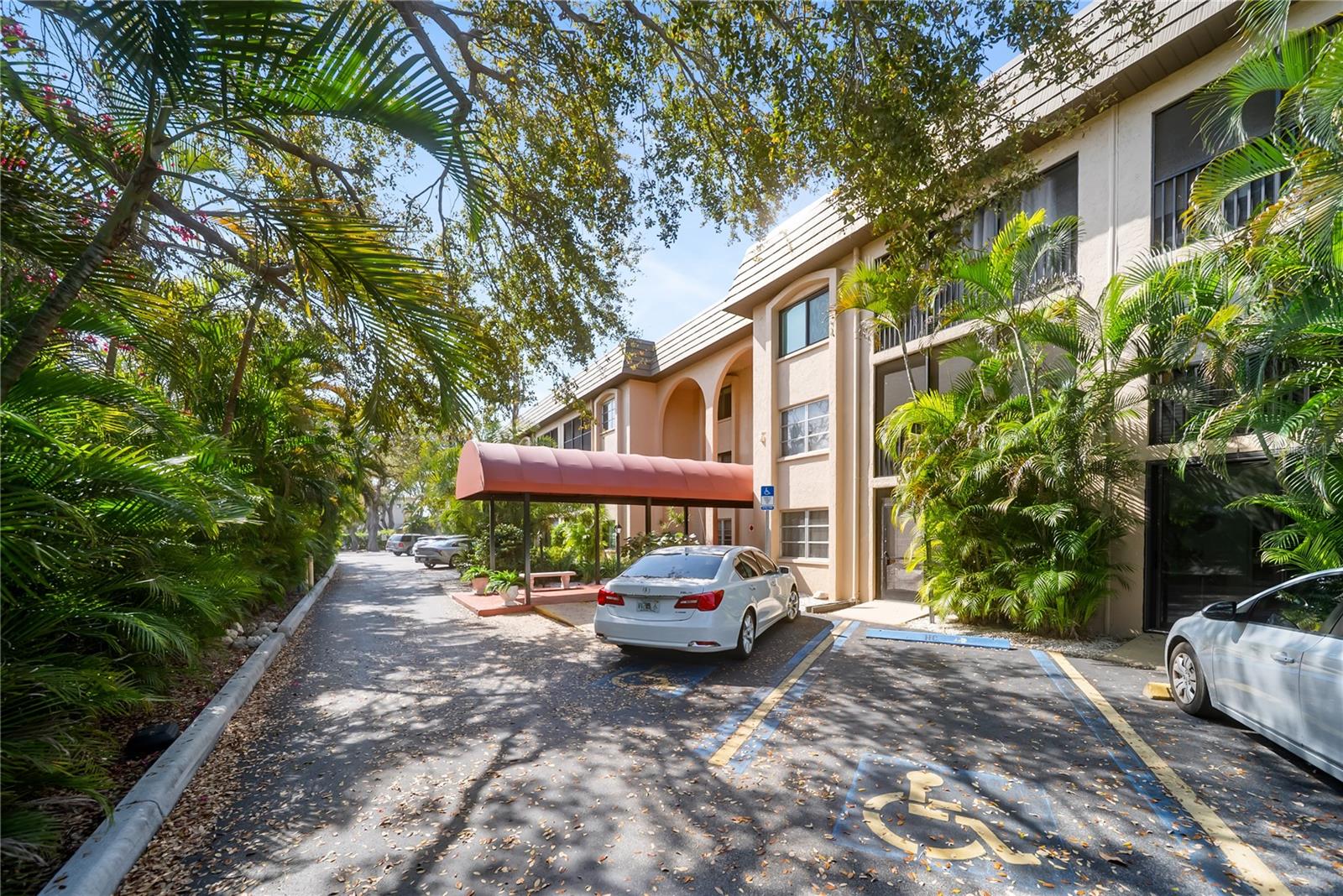 Listing photo id 27 for 3700 Osprey Avenue 118