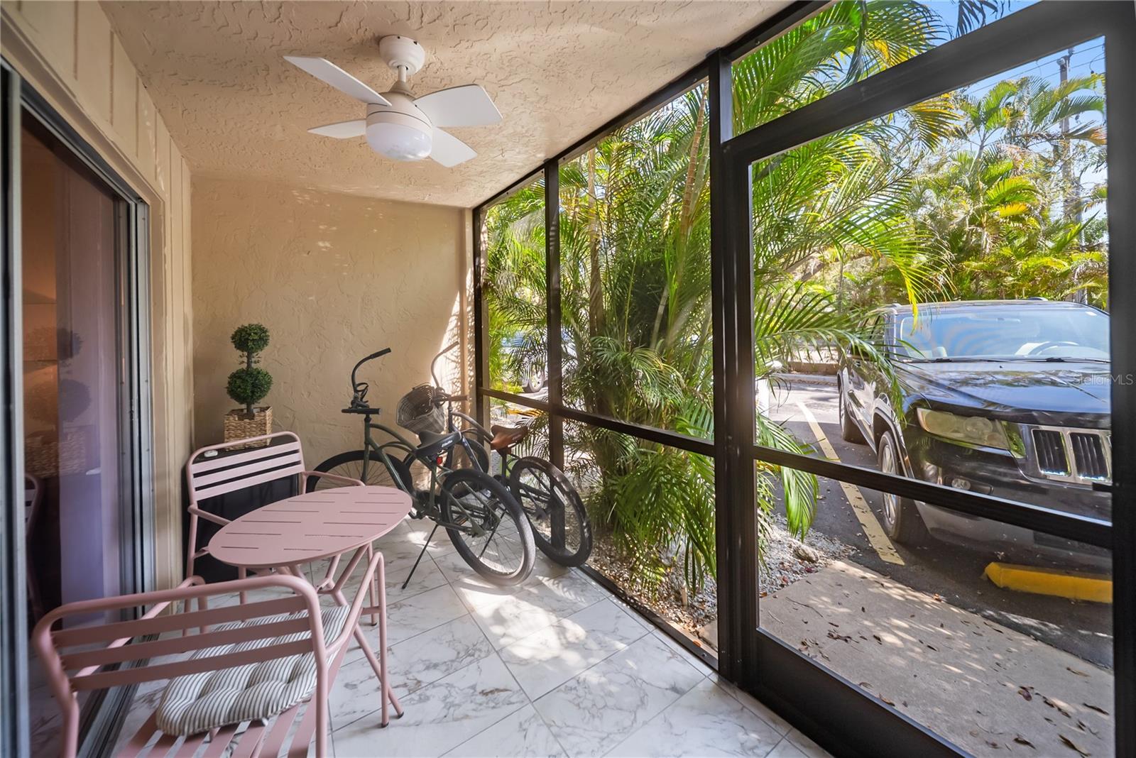 Listing photo id 30 for 3700 Osprey Avenue 118