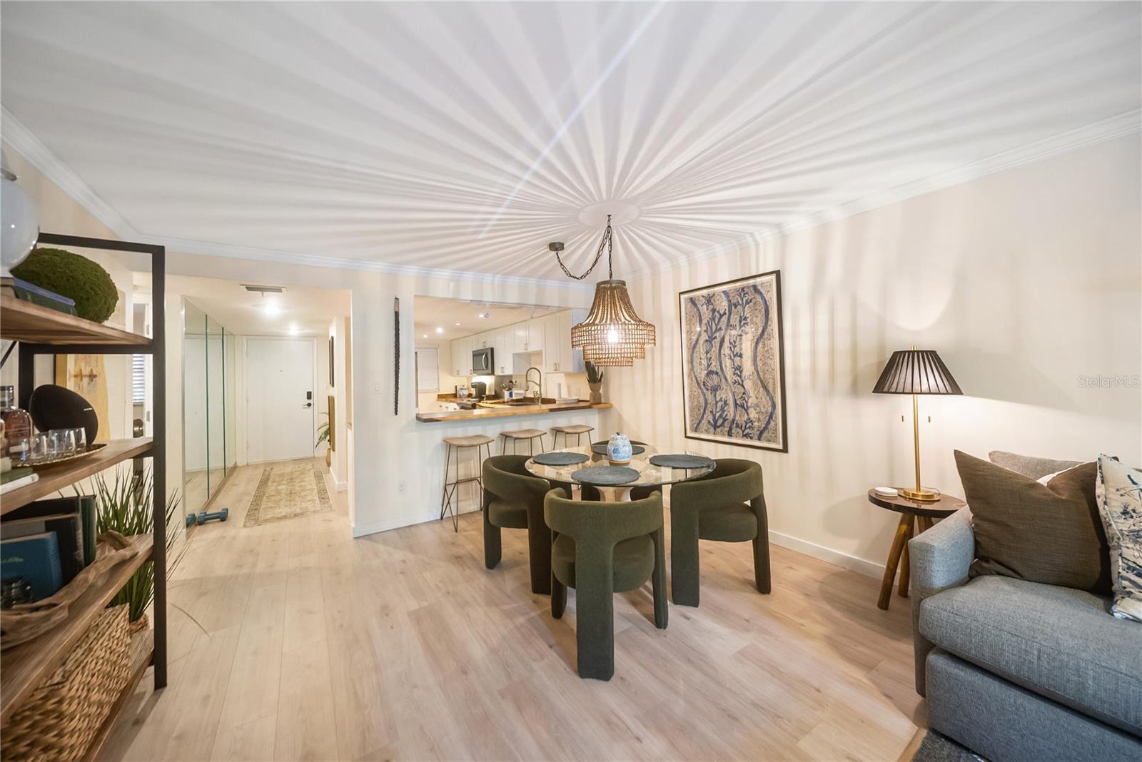 Listing photo id 33 for 3700 Osprey Avenue 118