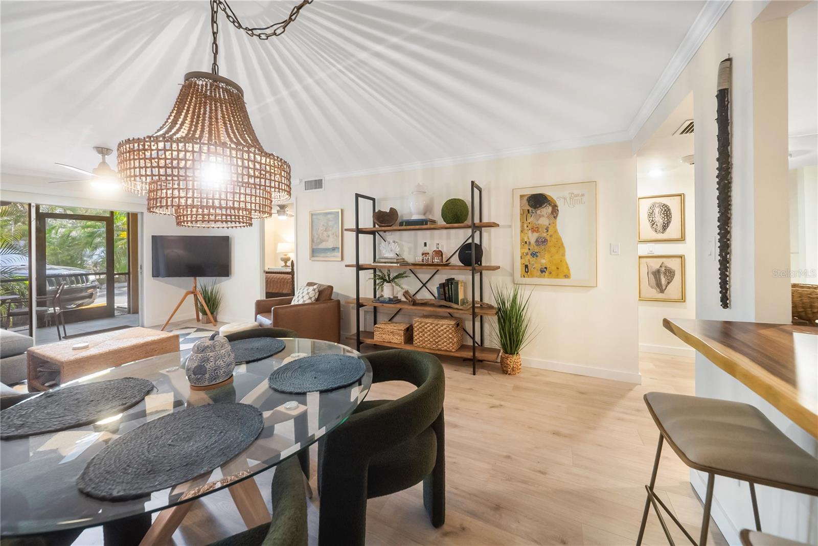 Listing photo id 34 for 3700 Osprey Avenue 118