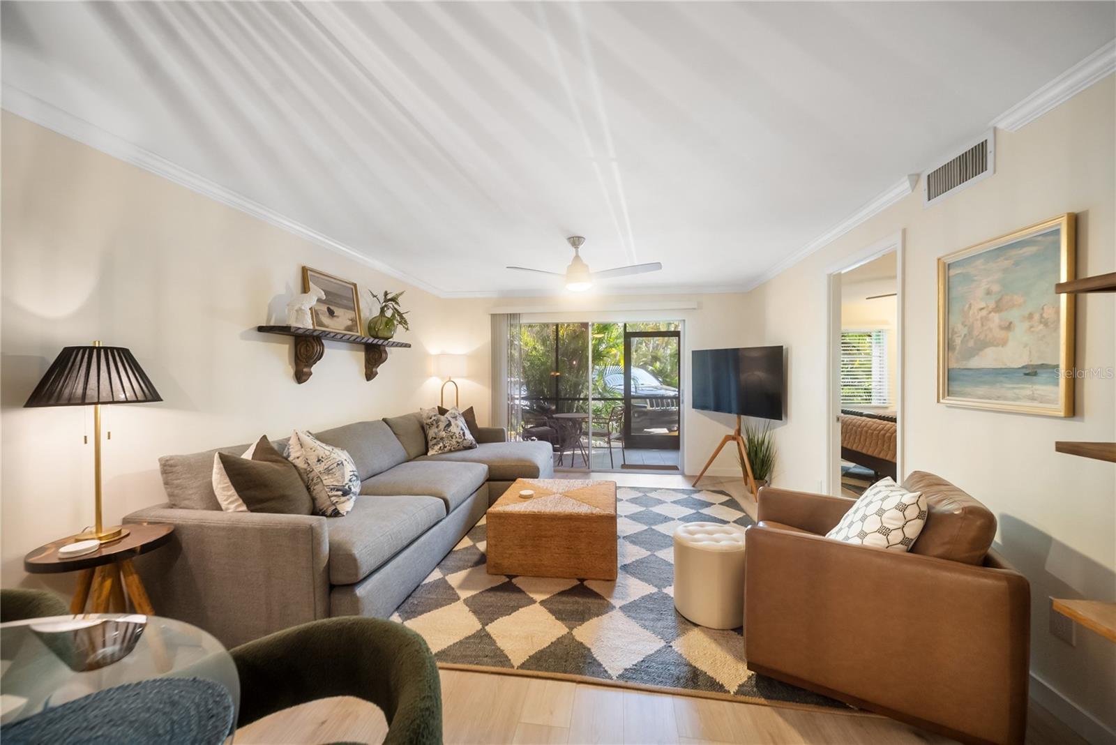 Listing photo id 35 for 3700 Osprey Avenue 118