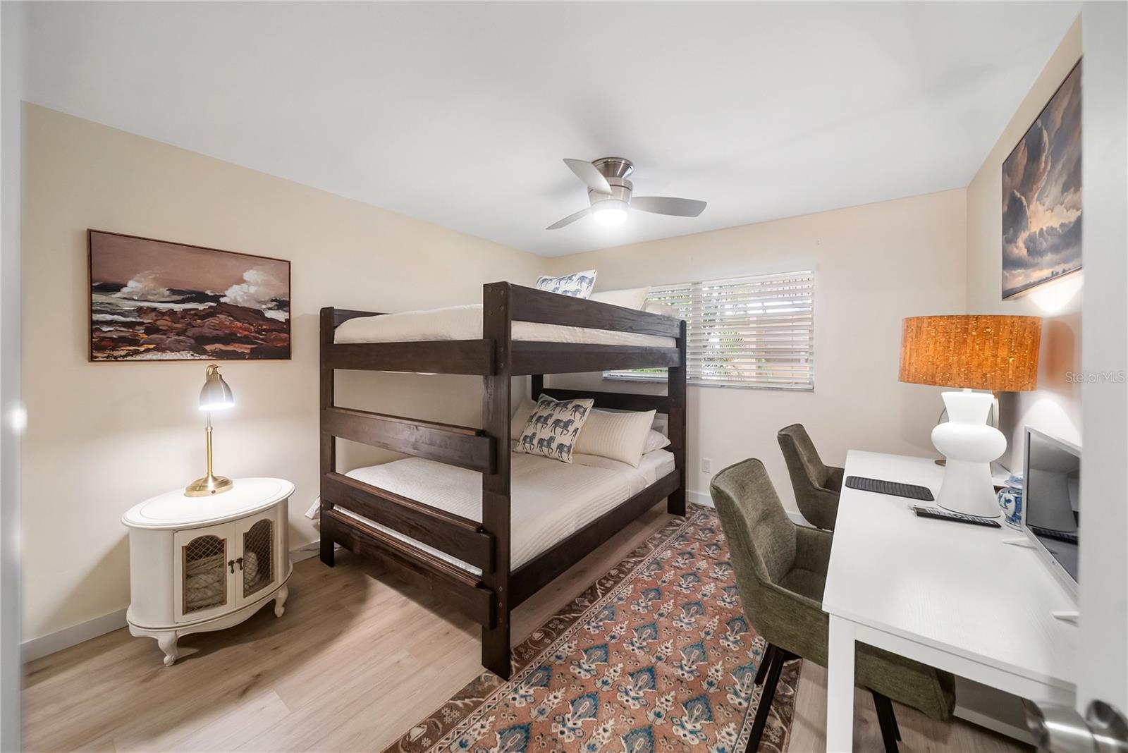 Listing photo id 36 for 3700 Osprey Avenue 118