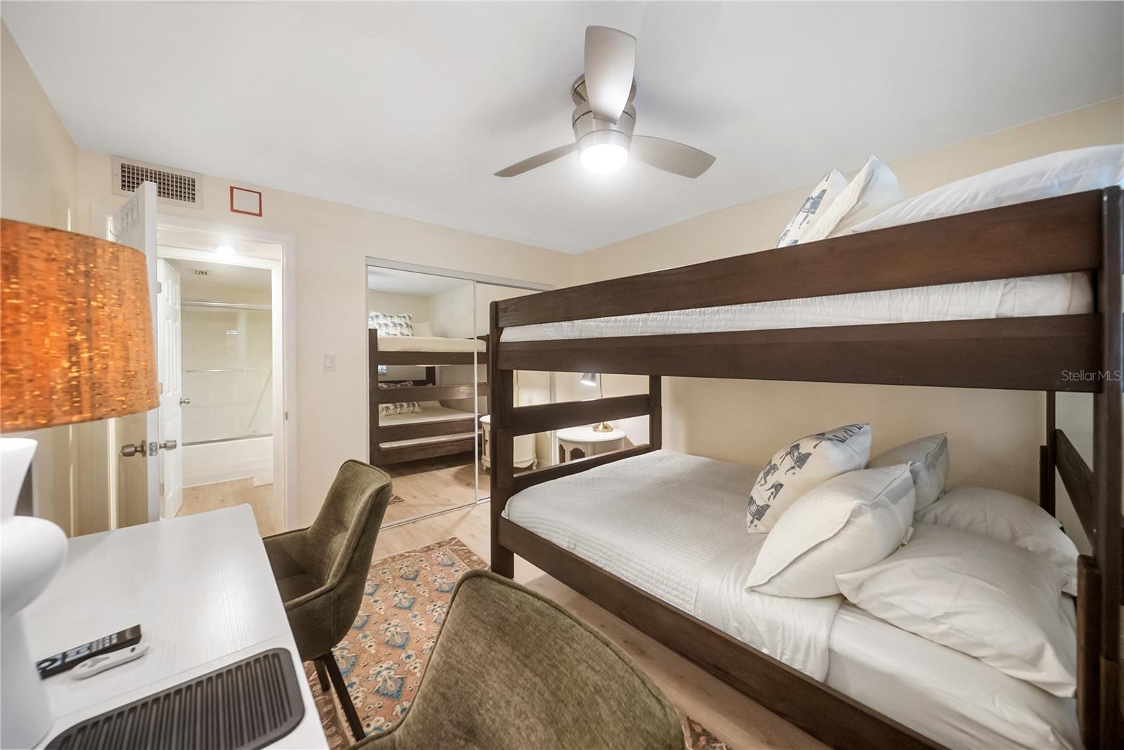 Listing photo id 37 for 3700 Osprey Avenue 118