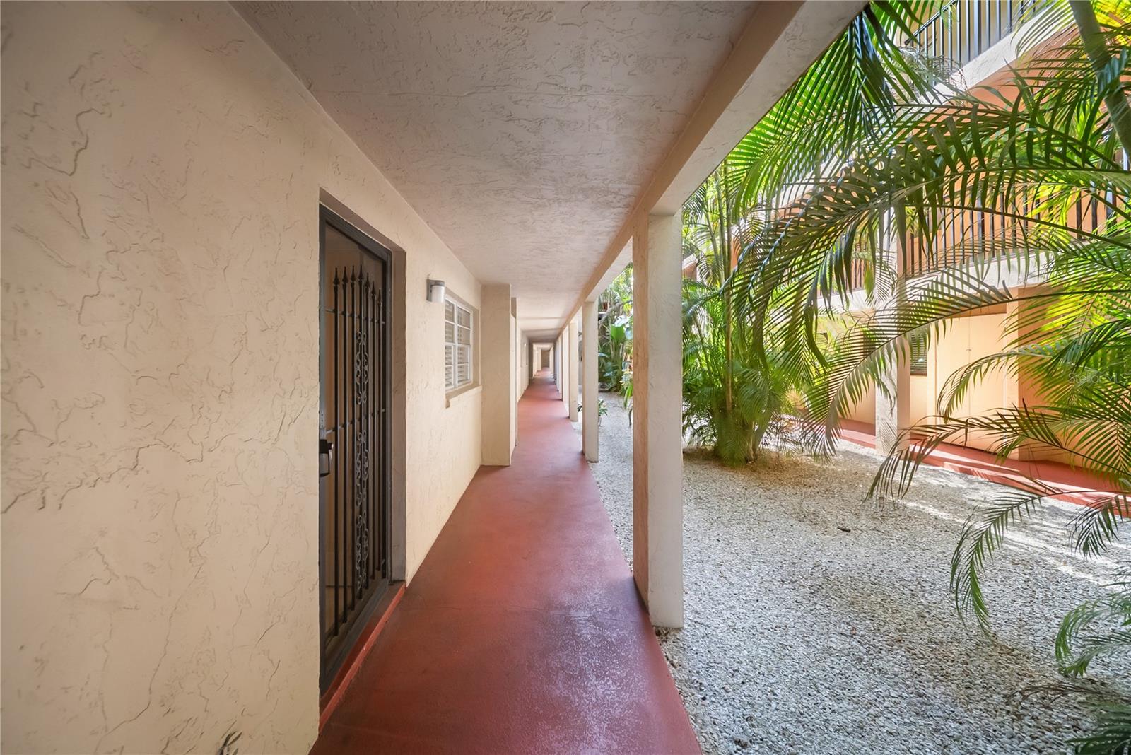 Listing photo id 2 for 3700 Osprey Avenue 118